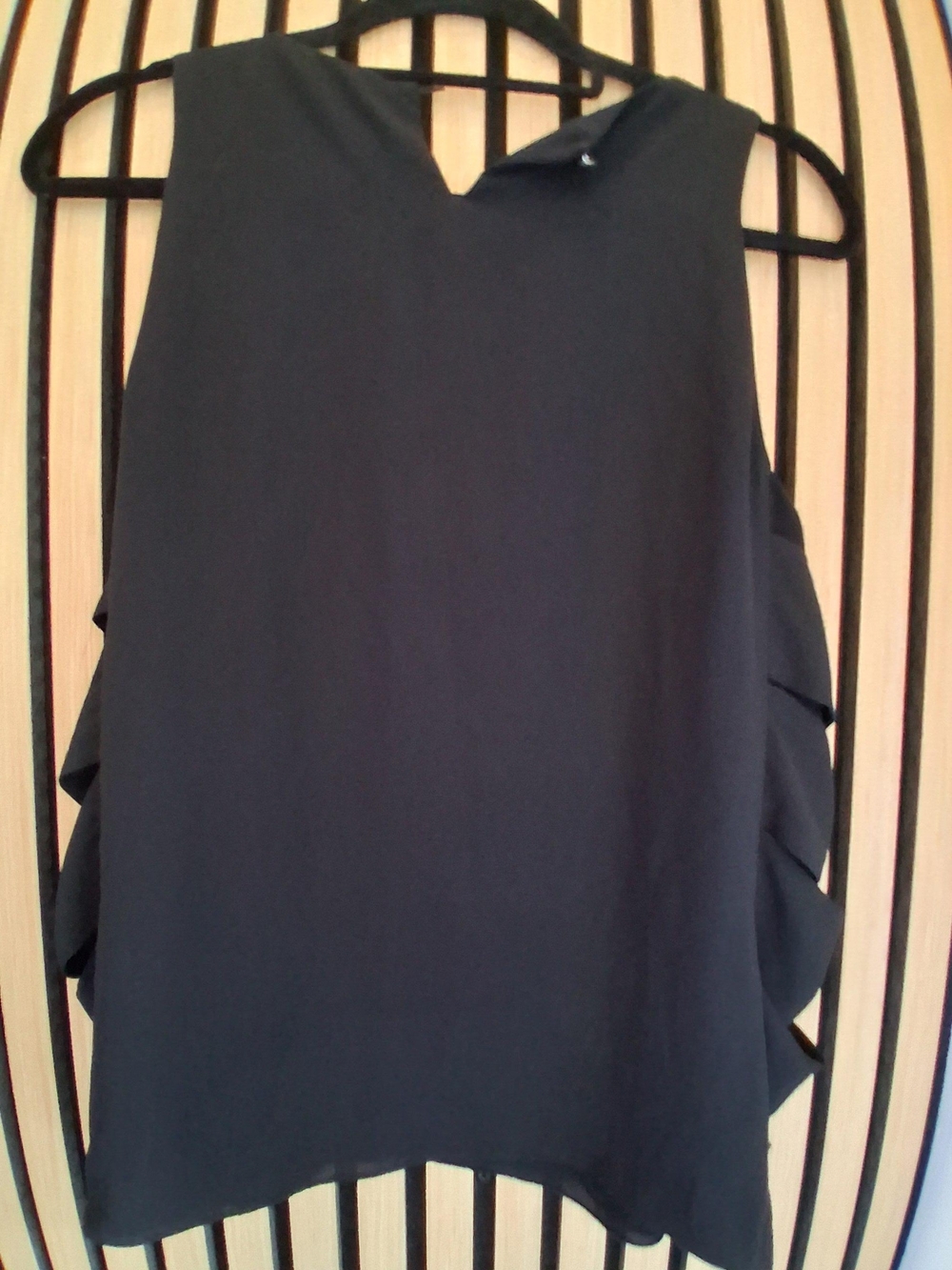 BCBGMaxAzria Black Sleeveless Ruffle-Side Tank